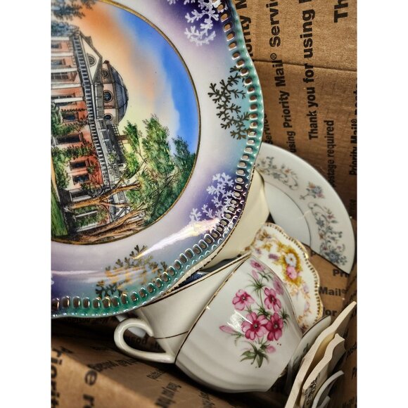 4 lbs 9 oz Box Grab Bag Porcelain Fine China Mosaic Supplies Broken Chipped Art - Picture 1 of 7